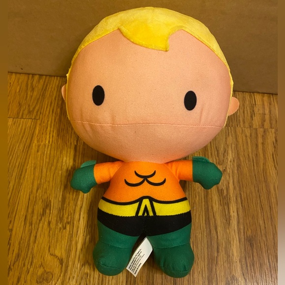 DC Comics Aquaman Plush And SuperFX Talking Aquaman Figure Collectible Bundle - Picture 4 of 6